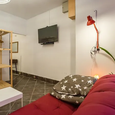 Apartma N'poznam Любляна
