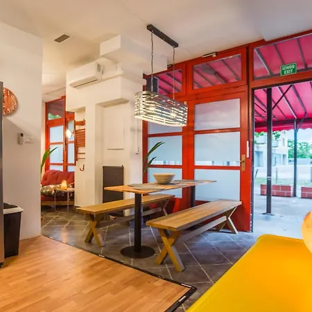 Апартаменти Apartma N'poznam *