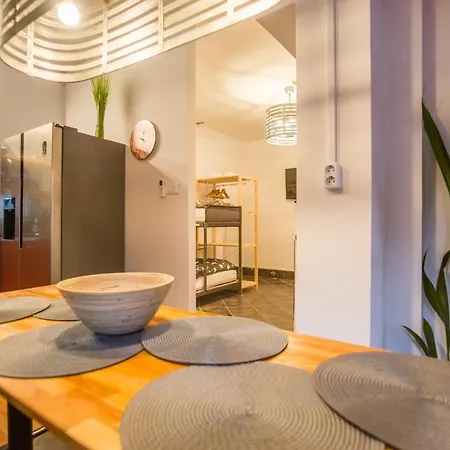 Apartma N'poznam Апартаменти Любляна
